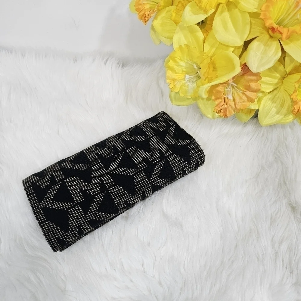Michael kors women scarf  brown/black.